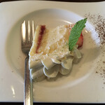フレンチバル レ・サンス - デザート: ホワイトチョコのケーキ