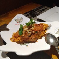 トラットリア ダイ パエサーニ - 羊肉を煮込んだトマトソースのキタッラ