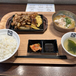 Gyuukaku Yakiniku Shokudou - 全部盛り定食ごはん大盛　梅しそ冷麺ハーフのセット