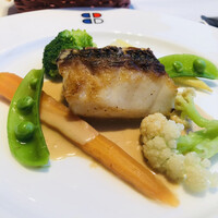 ブラッスリー ポール・ボキューズ 大丸東京 - 真鯛のポワレと、温野菜、白ワインソース