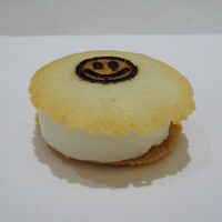 タカヤマ - トリュフ：高山サンド（トリュフアイスクリームのクッキーサンド）
