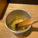 もつやき たろう - この店の肝、辛子！これが無いと料理が成り立ちません！