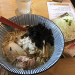 焼きあご塩らー麺 たかはし - 背脂浮かぶラーメン