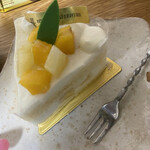 アンリ・シャルパンティエ 神戸阪急店 - マンゴーのショートケーキ