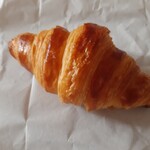 パンとお話 アップルの発音 - 夜の月(シロップ？のかかったクロワッサン)