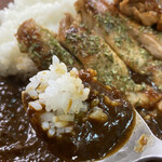 ホビーカフェ ガイア - チキカレーはかなり煮込んであり、スパイシー