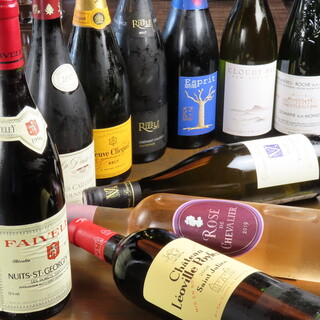 We have a wide variety of wines that go well with Thai Cuisine supervised by sommeliers!