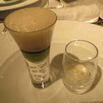 レフェルヴェソンス - アミューズブッシュ:冬の慶び  たらば蟹、菜の花、晩白柚(ヴァンペイユ)を2口で