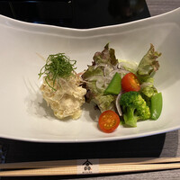 肉割烹 ベンケイ - 前菜のポテトサラダ他