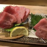 おでん 季節料理 とよ田 - 生マグロ刺（980円）