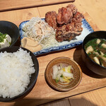 ボン花火 - 鶏の唐揚げ定食　880円