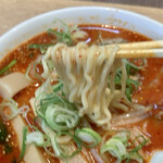 信長ラーメン - 赤いラーメン　リフト