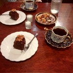 シティーライト - モカイルガチェフ、ノアケーキ。