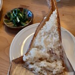 食堂カウ - 鯛おこわ、小松菜のお漬け物