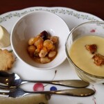 豆葉カフェ - バナナ、手作りクッキー、小鉢、コーンポタージュスープ