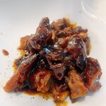 赤白 - 鶏軟骨の赤ワイン煮込　税込308円