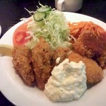 ロビン - カキフライ盛り合わせ（880円）