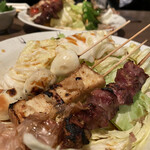 Kushiyaki Teki - くし焼きにはキャベツも付いてきますよー