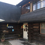 sora - 対厳山のバス停のログハウス調の建物です