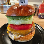 World Burger - ワールドバーガー＋アボカド、チェダーチーズ