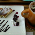 珈琲きゃろっと - ケーキセット（濃厚ベイクドチーズケーキ+チョコラテコンパンナ（ホット）900円　2013/02