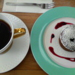 珈琲きゃろっと - ケーキセット（フォンダンショコラ+本日のコーヒー）800円　2013/02