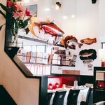 Restaurant LE MiDi - 店内には魚のオブジェがいっぱい！