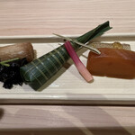 味ひろ - べっ甲独活、茄子のうてな、チマキ寿司、奈良漬に漬けた唐墨、笹鰈