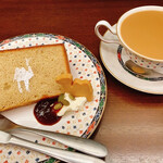 森のらくだ - バナナシフォンケーキとミルクティー