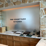 THE COURTYARD KITCHEN - 入り口　カウンター