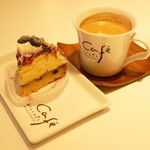 ビスキュイ - 2013.2 ブリーベリーチーズタルト（380円）、ブレンドコーヒー（300円）