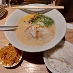 一風堂 - 白丸ラーメン(バリカタ)とライスを注文