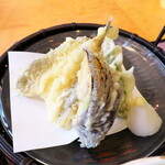 塩竈料理 翠松亭 - 天ぷらはキス・茄子・ししとう・かぼちゃ。上品な量で、あとを引く美味しさ