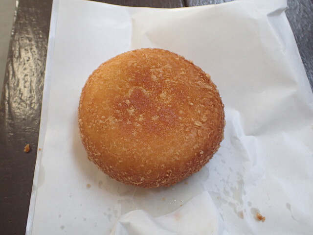 本間健雄肉店 - 桑折（コロッケ）の写真