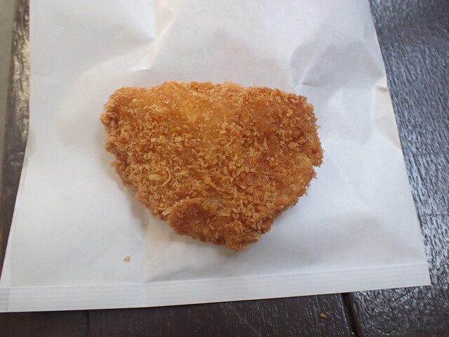 本間健雄肉店 - 桑折（コロッケ）の写真