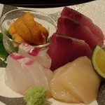 本日の造り(天然ブリ・ほたての貝柱・たい・知床のうにをお塩でいただく♪('13.02月より)