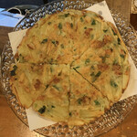 しみず - ♦︎チヂミ（じゃがいも入り）・・楽しみだったチヂミ。牛スジ､､､ではありませんでしたが、表面がサクッとしてとても美味しかったです。365日365種類の具材で食べたいわぁ(笑)