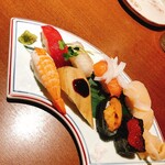 h Sakana ichibachi - まあ、寿司、マグロとタイのネタの小ささ回転寿司かい
