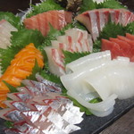 魚虎 - 刺盛り数人分 一人前は1100円程度