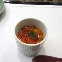 銀杏 - 最初は河豚の茶碗蒸し、茶碗蒸しというより出汁が少なめで料理してあるから玉子焼きと言った感じの食感の茶碗蒸ですよ。
                   