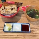 愛とうなぎ - 二色丼(白焼きと蒲焼き）　¥3500