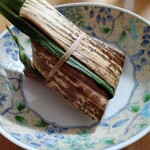 ミュージアムカフェ 御母家 - （お土産の冷凍保存をチンした）兜ちまき。　お店で食べた方がアオサの味噌汁も付いてさらに美味しいかな。