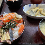 お食事処 大漁 - 海鮮丼　780円