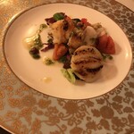 RISTORANTE REGA - オマール海老と帆立貝のグリル　フルーツトマトのサラダ仕立て