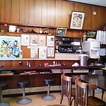 味わい深い店内(カウンター席）