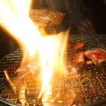 焼肉屋かねちゃん - 燃えて