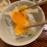 勢麟 - 卵黄と海老の天丼、黄身がトロトロ！