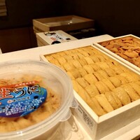 渋谷 鮨 まつもと - 贅沢ウニの食べ比べ！！左から塩水ウニ、ムラサキウニ、バフンウニ。味が全然違うので楽しい！