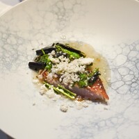 Hirovanna - 三河湾の金目鯛ソティ、 バターと山菜のソース鍵蕨、コゴミ
