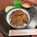 ふじもり - 豚丼¥968。味噌汁と沢庵付き。